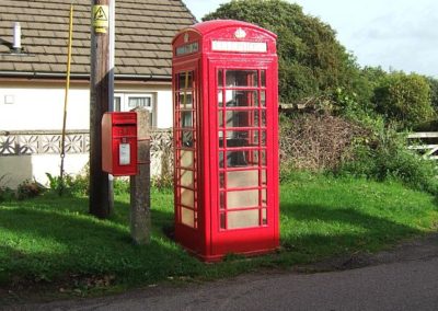 Holemoor kiosk repainted 2018